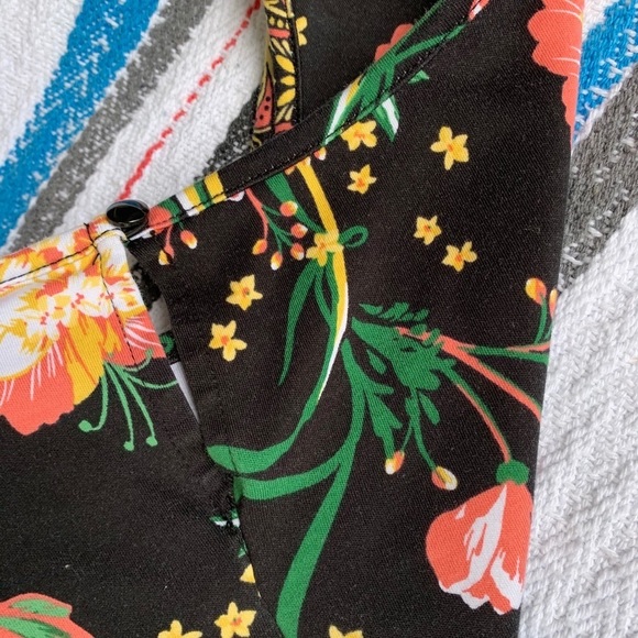 Floral Dress with Pockets - Picture 5 of 5